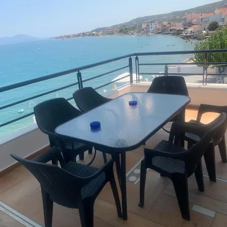 Kamari Beachfront * Xylokastro