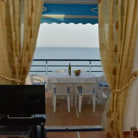 Kamari Beachfront * Xylokastro