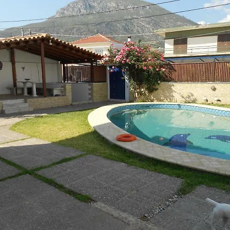 Kamari Beachfront Holiday home *